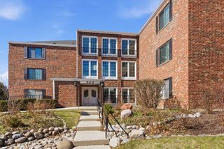 520 Biesterfield Road 122b, Elk Grove Village, IL 60007