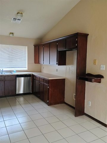 4908 SE Randolph Rd, Lawton, OK 73501