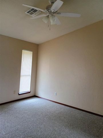 4908 SE Randolph Rd, Lawton, OK 73501