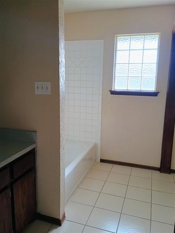 4908 SE Randolph Rd, Lawton, OK 73501