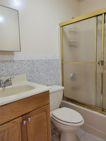 514 B 32 Street, Far Rockaway, NY 11691