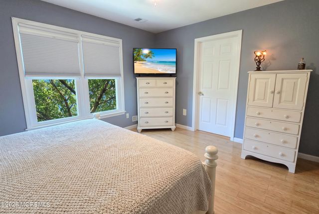 137 Bowline Road, Manahawkin, NJ 08050