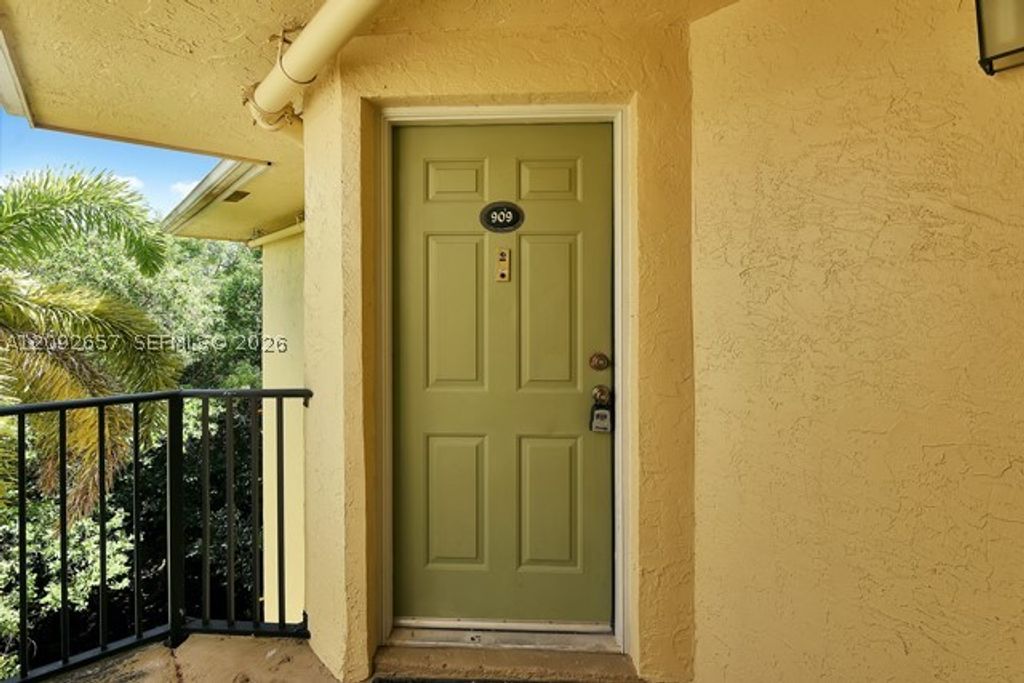 2445 SW 18th Ter 909, Fort Lauderdale, FL 33315