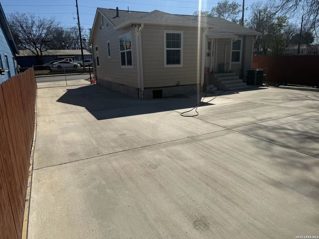 1507 W Hilderbrand, San Antonio, TX 78202