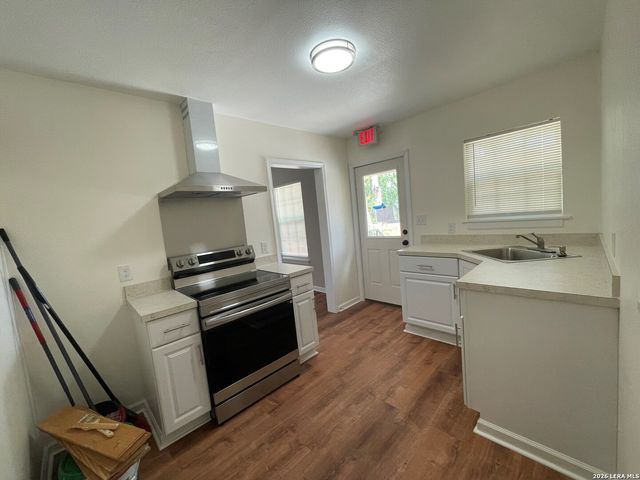 1507 W Hilderbrand, San Antonio, TX 78202