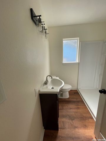 1507 W Hilderbrand, San Antonio, TX 78202