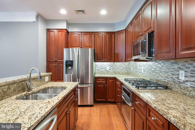 2392 BROOKMOOR LN, Woodbridge, VA 22191