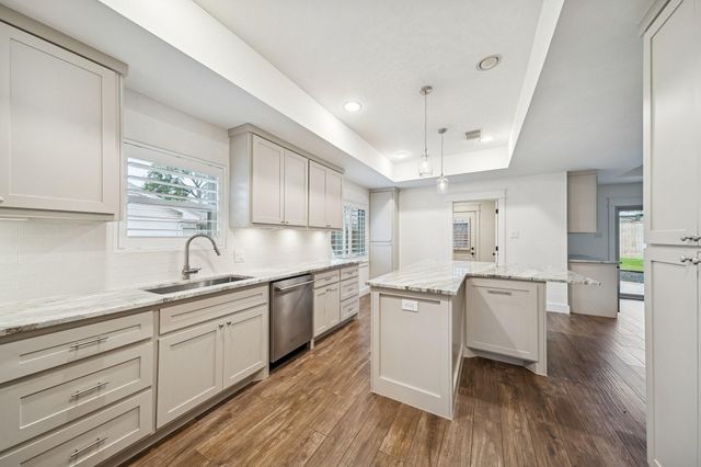 8911 Echo Valley Drive, Spring Valley Village, TX 77055