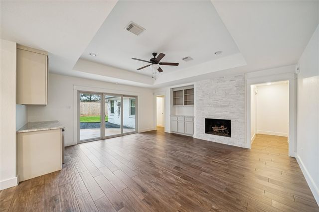 8911 Echo Valley Drive, Spring Valley Village, TX 77055