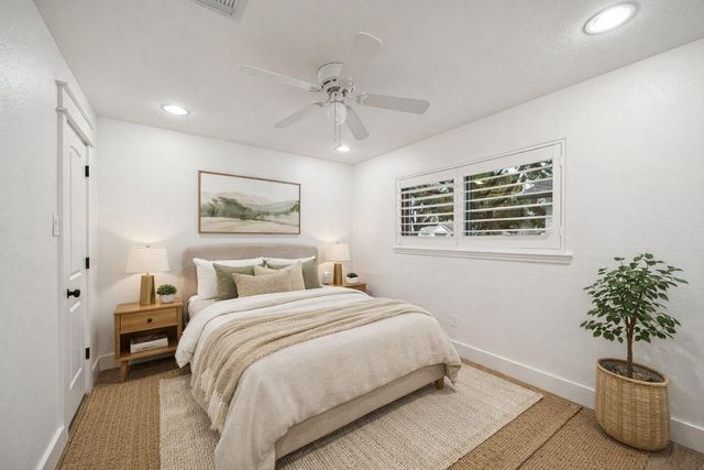 8911 Echo Valley Drive, Spring Valley Village, TX 77055