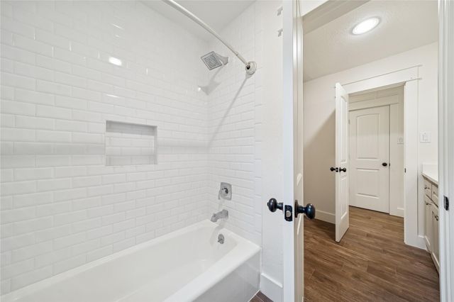 8911 Echo Valley Drive, Spring Valley Village, TX 77055