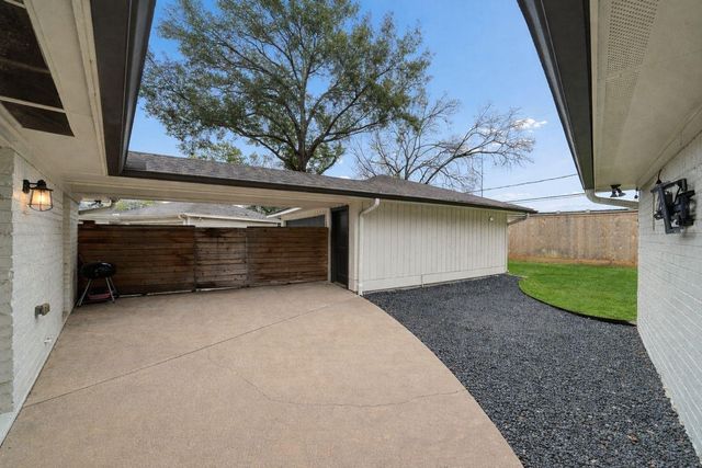 8911 Echo Valley Drive, Spring Valley Village, TX 77055