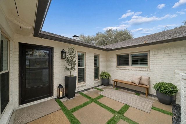 8911 Echo Valley Drive, Spring Valley Village, TX 77055