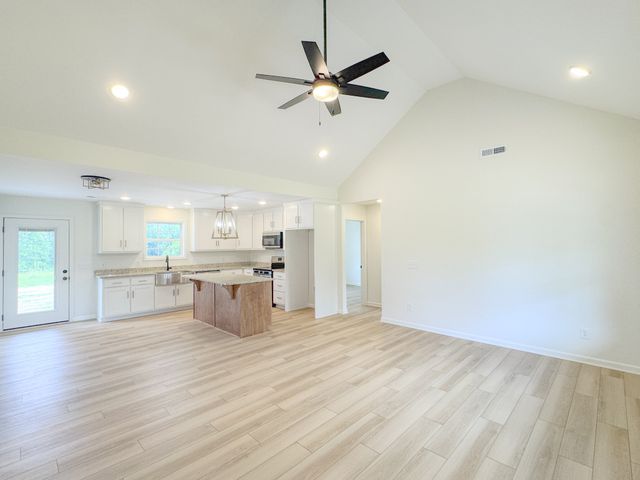 4649 Scottsville Rd, Lafayette, TN 37083