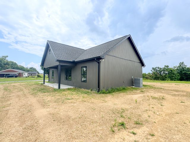 4649 Scottsville Rd, Lafayette, TN 37083