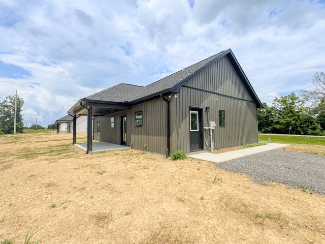 4649 Scottsville Rd, Lafayette, TN 37083