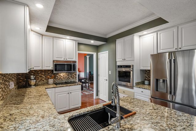 160 Hidden Cove Ct, Gallatin, TN 37066