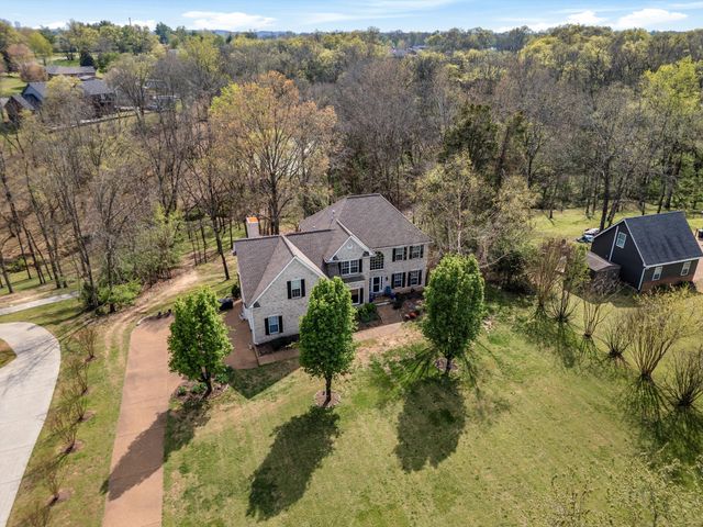 160 Hidden Cove Ct, Gallatin, TN 37066