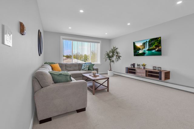 1375 REBECCA Drive 323, Hoffman Estates, IL 60169