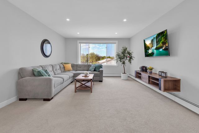 1375 REBECCA Drive 323, Hoffman Estates, IL 60169