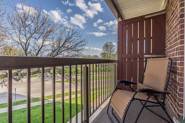 1375 REBECCA Drive 323, Hoffman Estates, IL 60169