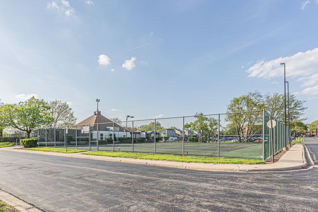1375 REBECCA Drive 323, Hoffman Estates, IL 60169