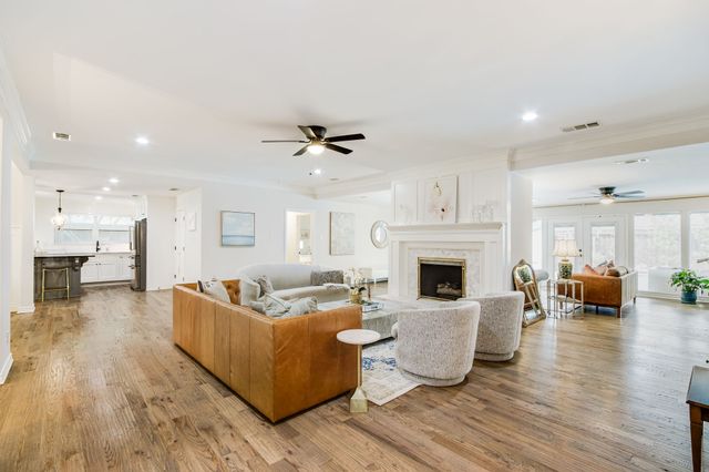 2703 W Prairie Creek Drive, Richardson, TX 75080