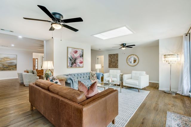 2703 W Prairie Creek Drive, Richardson, TX 75080