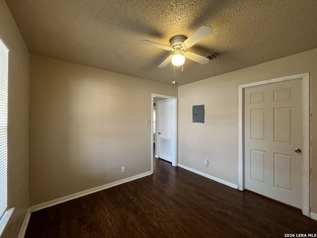 6306 Queens Castle Apt 4, San Antonio, TX 78218