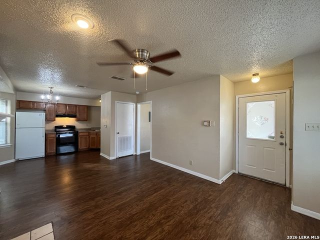 6306 Queens Castle Apt 4, San Antonio, TX 78218