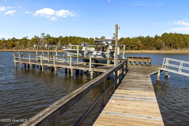106 Key West Lane, Newport, NC 28570