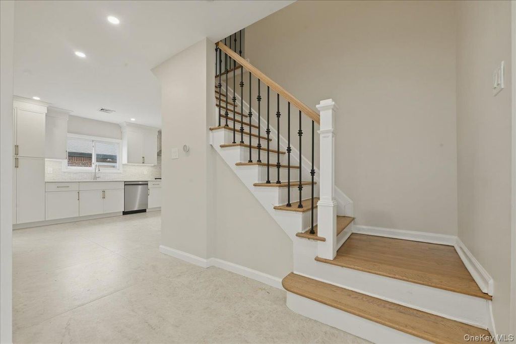 616 Harless Place, West Hempstead, NY 11552 — photo 4