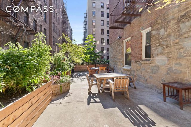 680 W 204th St Apt 4F, New York City, NY 10034