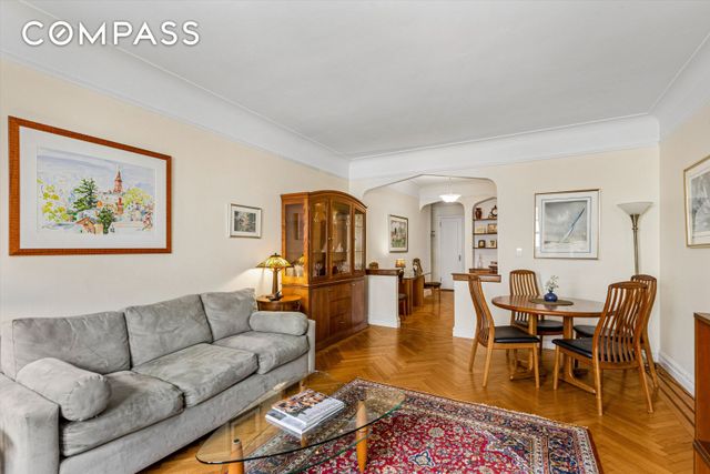 680 W 204th St Apt 4F, New York City, NY 10034