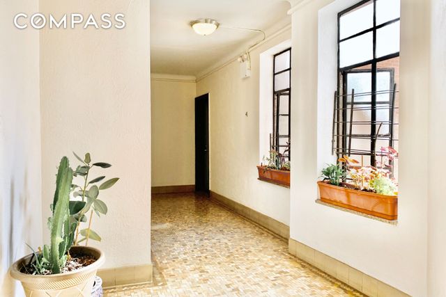 680 W 204th St Apt 4F, New York City, NY 10034
