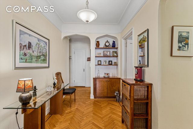 680 W 204th St Apt 4F, New York City, NY 10034