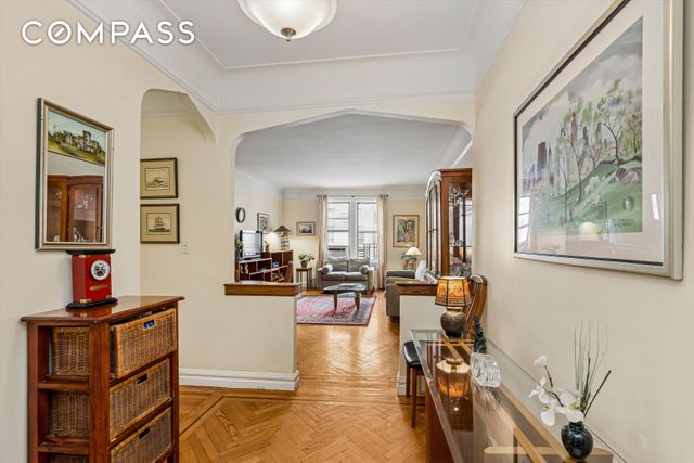 680 W 204th St Apt 4F, New York City, NY 10034