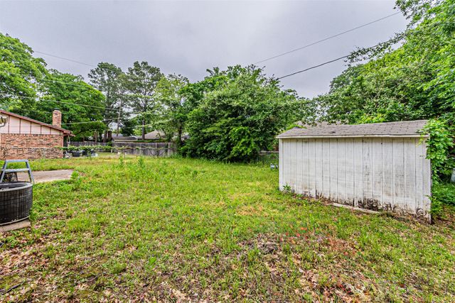 2525 Warren Lane, Fort Worth, TX 76112