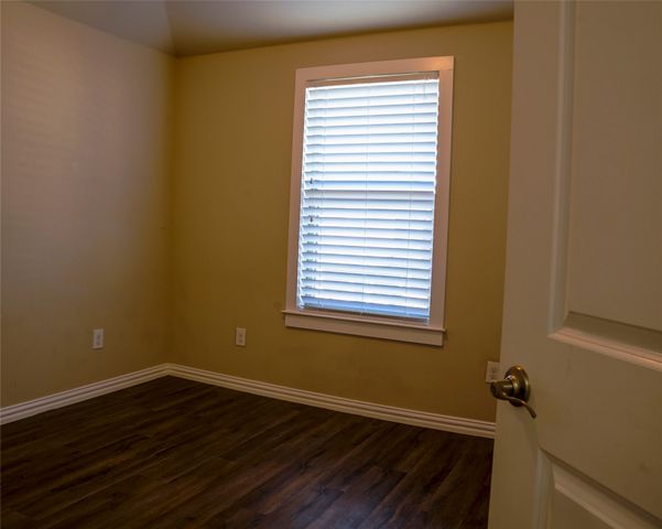 4920-4922 Villas Drive, Sanger, TX 76266
