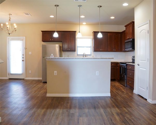 4920-4922 Villas Drive, Sanger, TX 76266