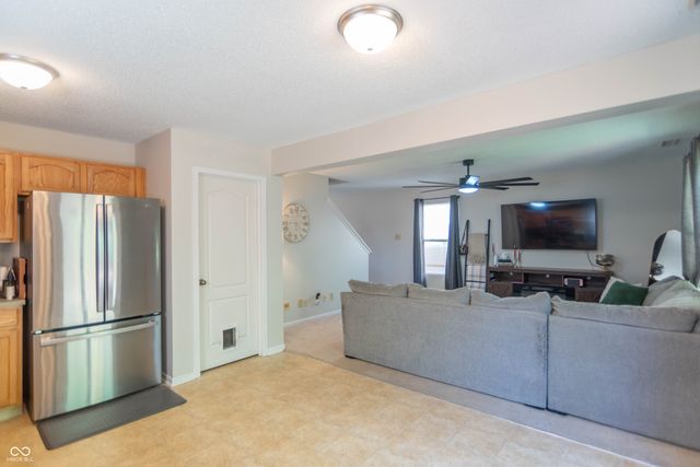 8848 Hosta Way, Camby, IN 46113