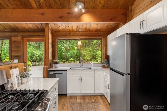 6565 NE Island Center Rd., Bainbridge Island, WA 98110
