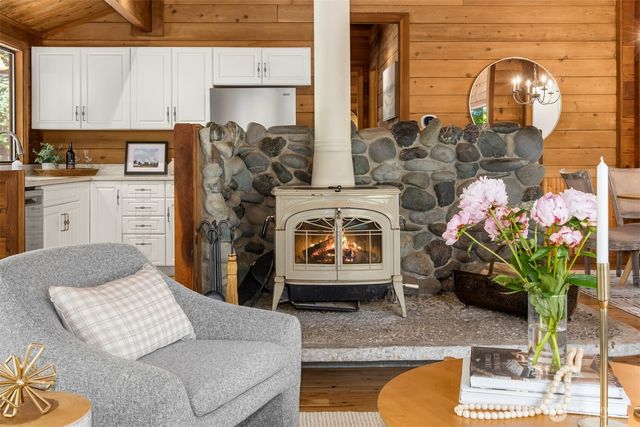 6565 NE Island Center Rd., Bainbridge Island, WA 98110