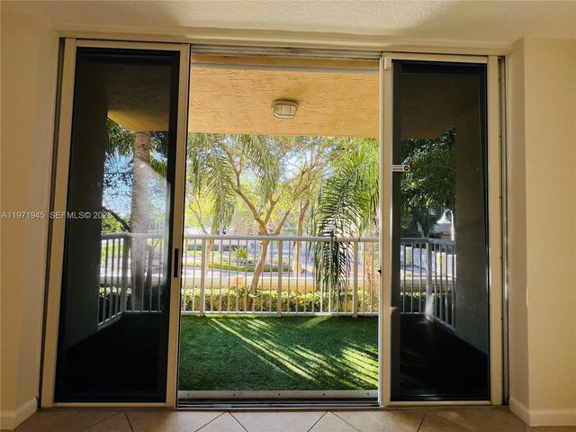 609 E Sheridan St 202, Dania Beach, FL 33004