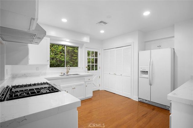 2221 Phyllis Street, La Crescenta, CA 91214