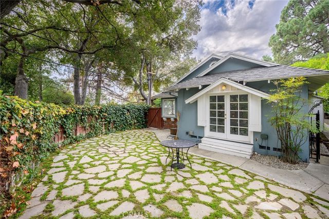 2221 Phyllis Street, La Crescenta, CA 91214