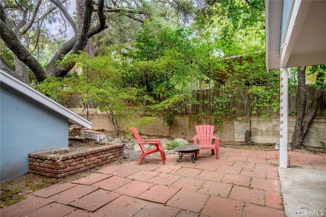 2221 Phyllis Street, La Crescenta, CA 91214