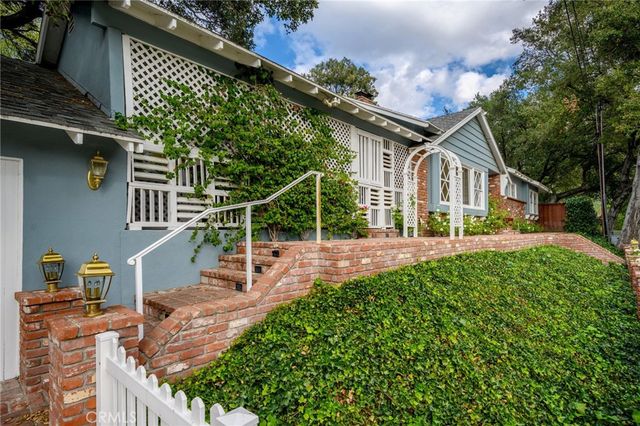 2221 Phyllis Street, La Crescenta, CA 91214