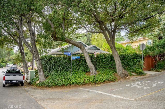 2221 Phyllis Street, La Crescenta, CA 91214