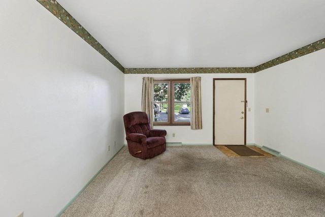 5 Plum Tree Village, Beloit, WI 53511